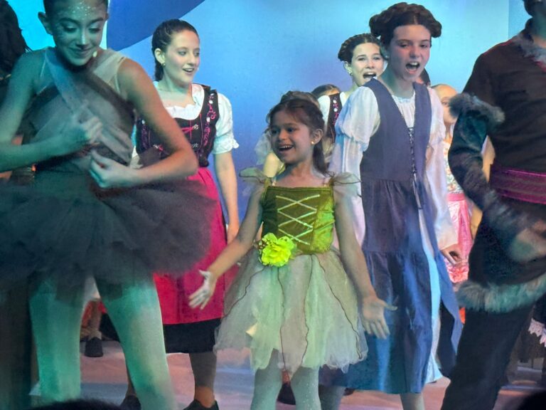 Yanushka Lucía Antil | Multilingual Child Actor in Miami - YANUSHKA